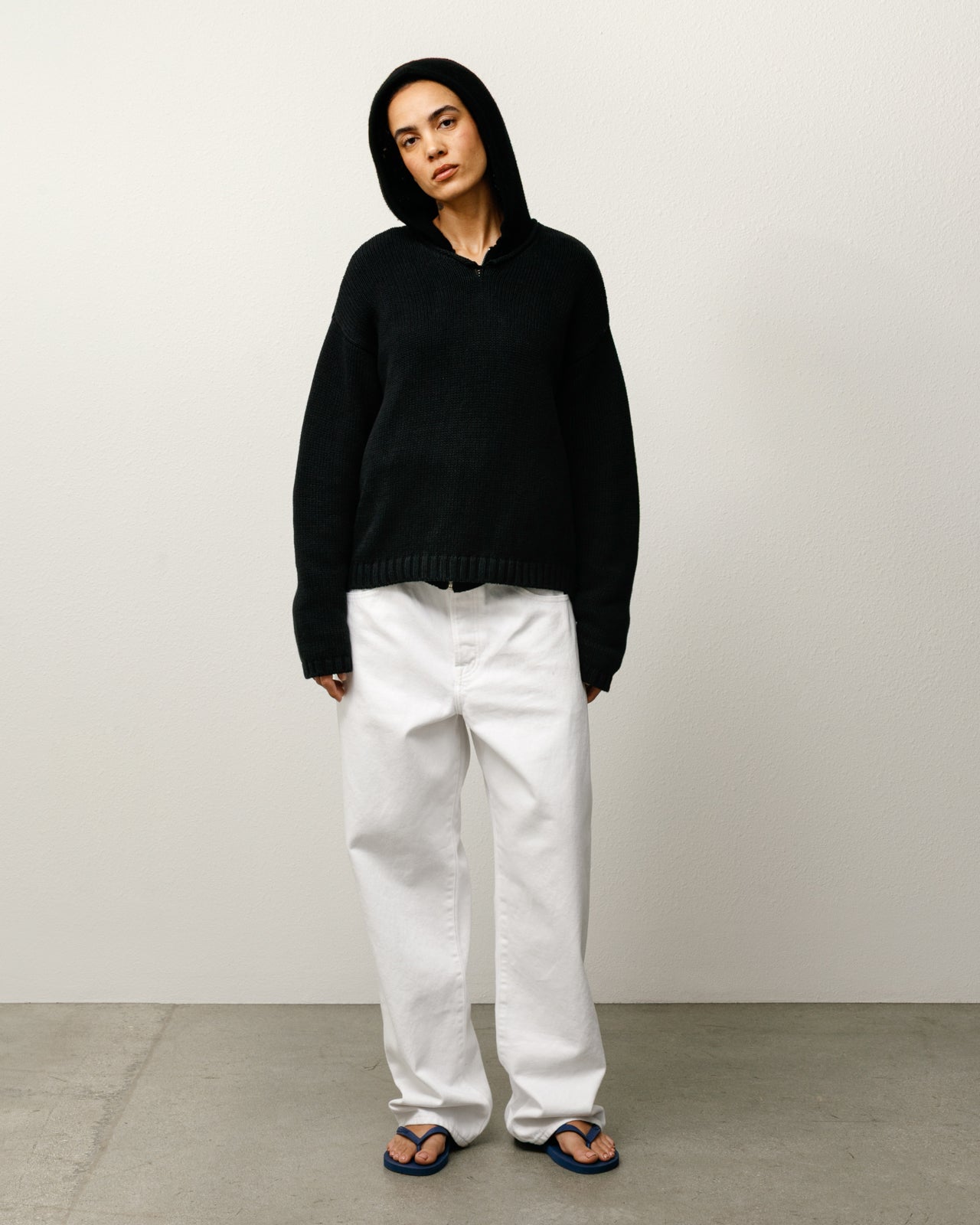 ROLL V NECK SWEATER